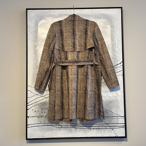 New Solitaire Trench Coat. Size M. Snakeskin Print. - Picture 5 of 10